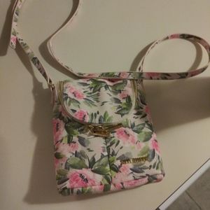Cross body floral pirse